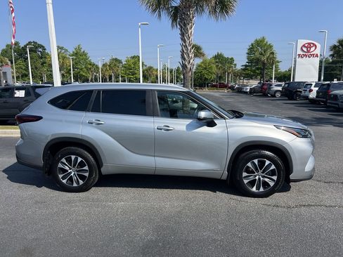 Used 2025 Toyota Highlander XLE AWD/4WD image 11