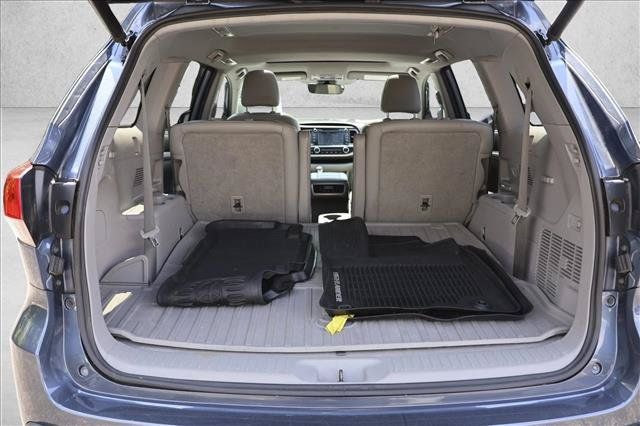 Used 2019 Toyota Highlander XLE AWD/4WD image 25