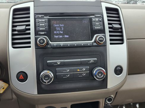 Used 2016 Nissan Frontier SV image 25