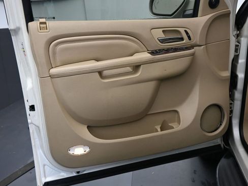 Used 2013 Cadillac Escalade Luxury image 26