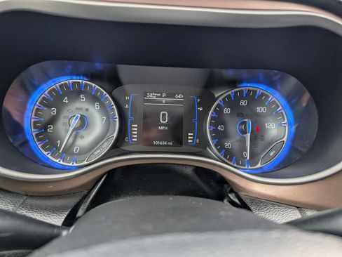 Used 2020 Chrysler Voyager Lxi image 19