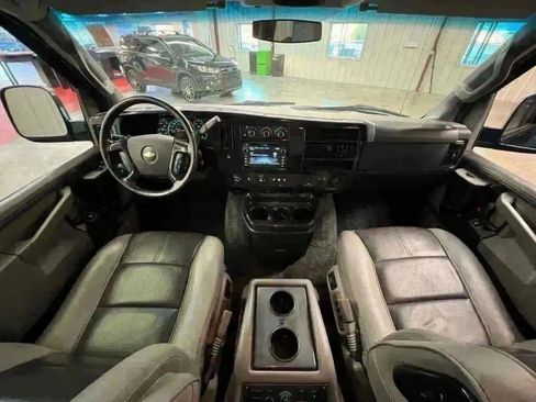 Used 2017 Chevrolet Express 2500 image 4