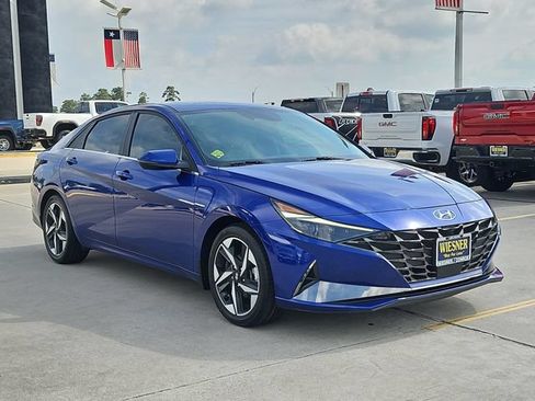 Used 2022 Hyundai Elantra Limited FWD image 3
