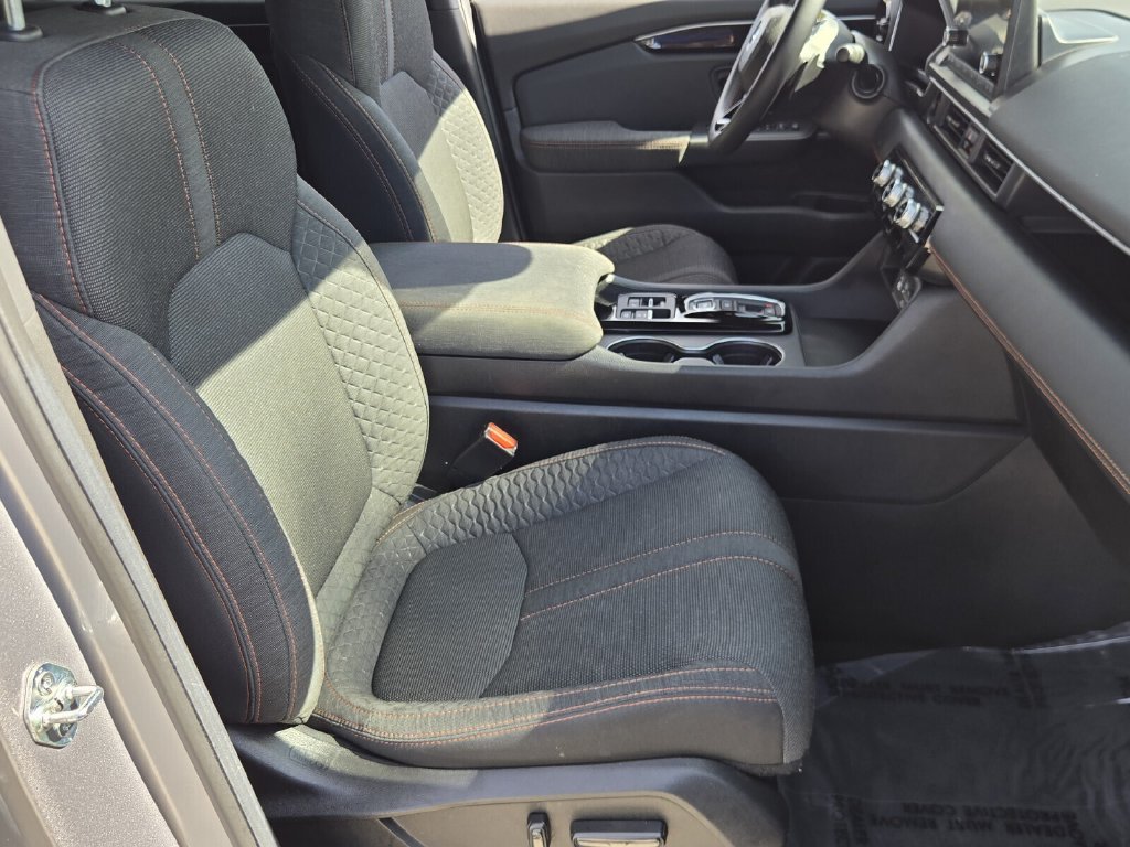 Used 2025 Honda Pilot Sport image 20