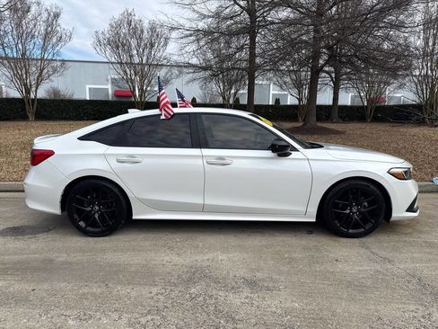 Used 2022 Honda Civic Sport image 2