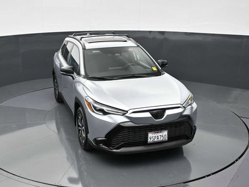 Used 2025 Toyota Corolla Cross AWD Hybrid w/ Moonroof Package image 18