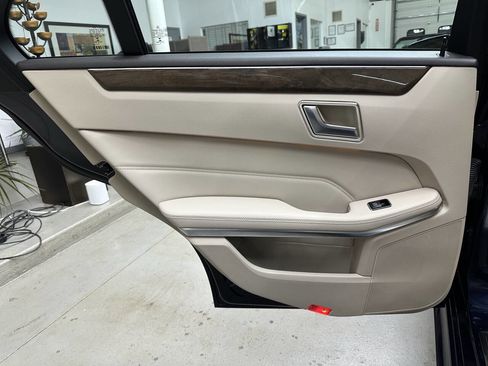 Used 2014 Mercedes-Benz E 350 4MATIC Sedan image 12