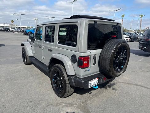 Used 2022 Jeep Wrangler Unlimited Sahara w/ Cold Weather Group AWD/4WD image 5