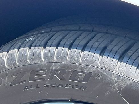 Used 2024 Chrysler Pacifica Pinnacle AWD/4WD image 9