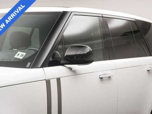 Used 2025 Land Rover Range Rover SE image 12