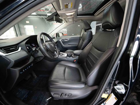 Used 2020 Toyota RAV4 Limited AWD/4WD image 9