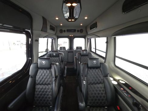 Used 2024 Mercedes-Benz Sprinter 2500 image 2