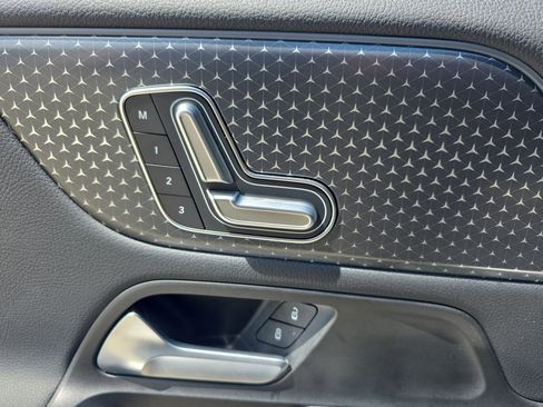 Used 2025 Mercedes-Benz GLA 250 image 28