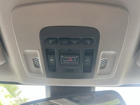 Used 2022 Toyota Camry XSE FWD image 12