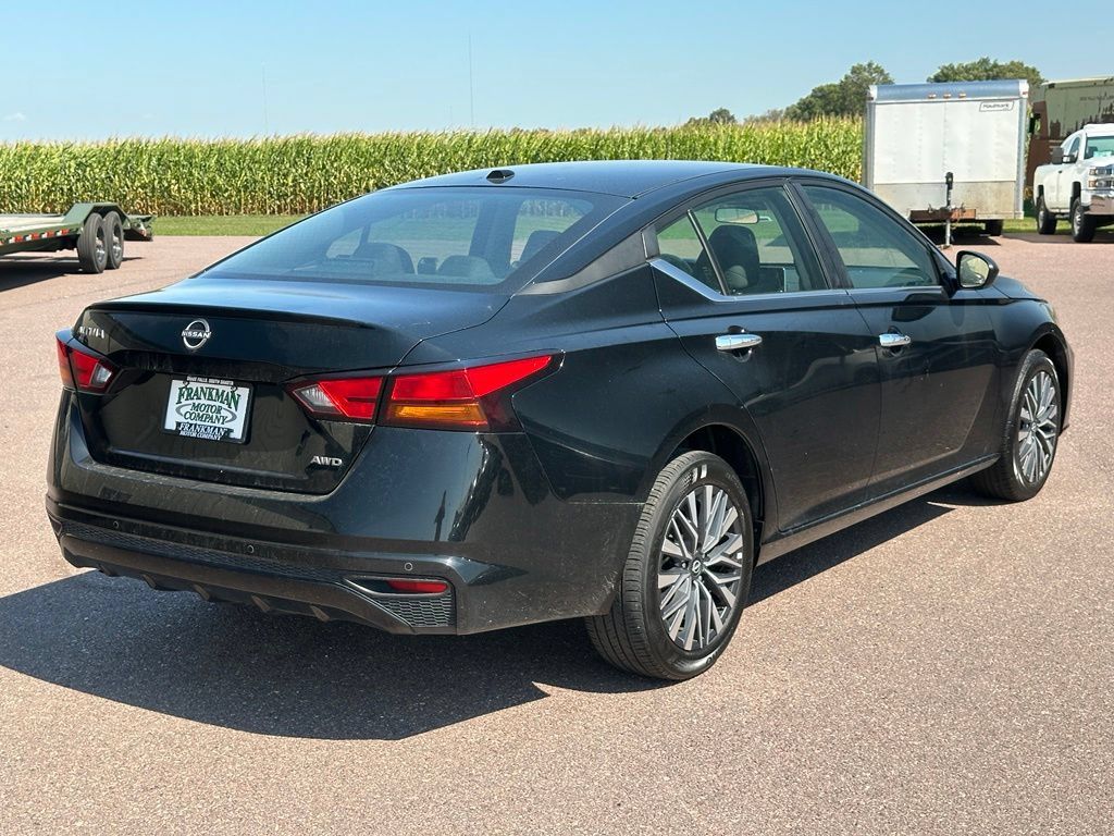 Used 2025 Nissan Altima 2.5 SV AWD/4WD image 6