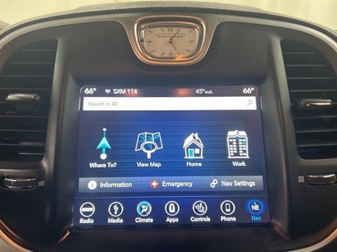 Used 2018 Chrysler 300 Limited w/ Safetytec Plus Group image 17