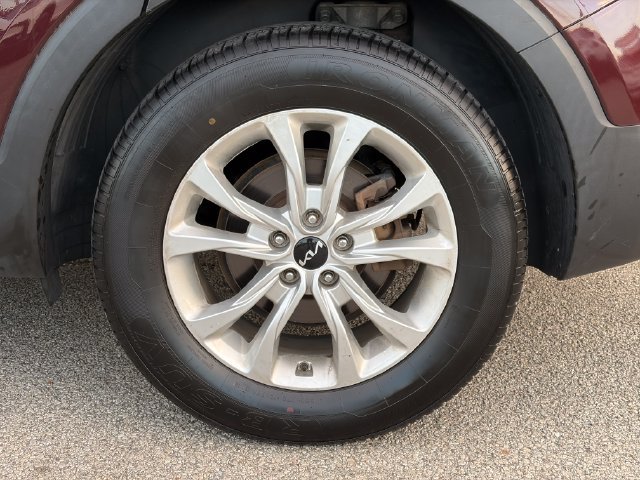Certified 2022 Kia Telluride LX FWD image 12