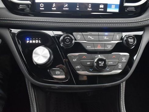 New 2026 Chrysler Pacifica Limited image 37