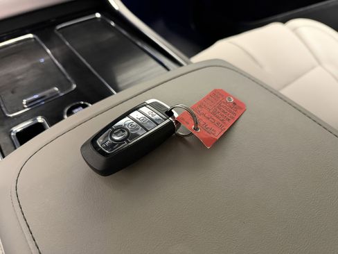 Used 2025 Lincoln Aviator Reserve w/ Equipment Group 201A image 13