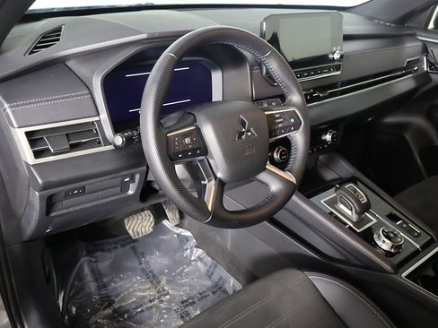 Used 2024 Mitsubishi Outlander SE Black Edition image 27