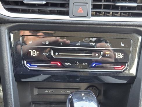 Used 2025 Volkswagen Taos SE image 20