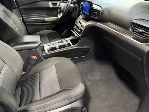 Used 2022 Ford Explorer XLT AWD/4WD image 55
