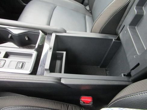 Used 2024 Nissan Pathfinder SL FWD image 38