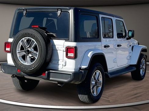 Used 2020 Jeep Wrangler Unlimited Sahara image 2
