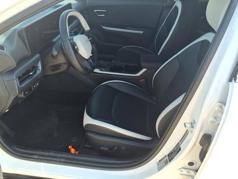 Used 2025 Kia K4 GT-Line w/ GT-Line Premium Package FWD image 9