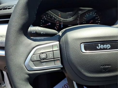 Used 2023 Jeep Compass Latitude AWD/4WD image 14