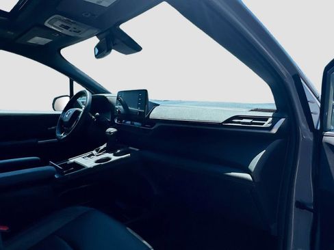 Used 2024 Toyota Sienna XLE Woodland Edition image 31