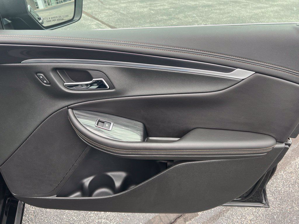 Used 2018 Chevrolet Impala LT FWD image 28