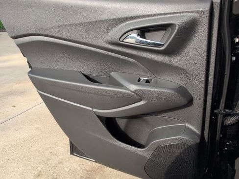 New 2026 Chevrolet Trax LT w/ LT Convenience Package FWD image 8