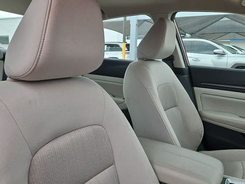 Used 2025 Nissan Altima 2.5 SV FWD image 17