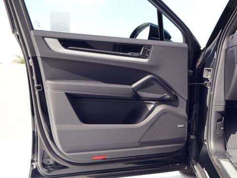 New 2026 Porsche Cayenne Coupe AWD/4WD image 13