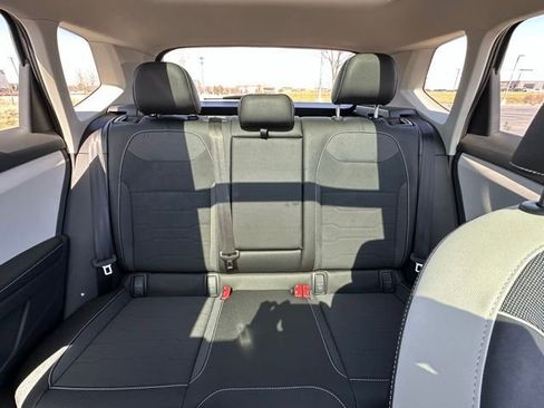 New 2026 Volkswagen Taos SE AWD/4WD image 29