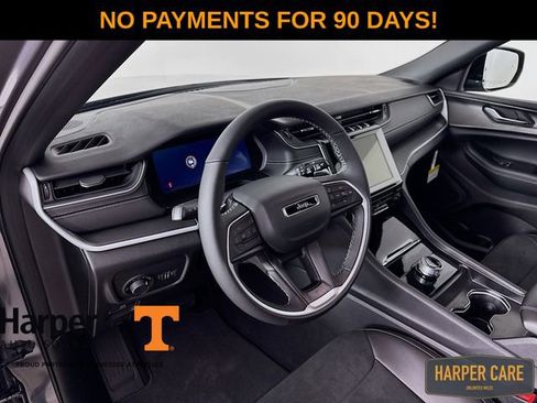 New 2025 Jeep Grand Cherokee Altitude image 11