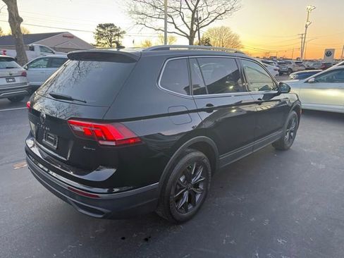 Certified 2022 Volkswagen Tiguan SE w/ Panoramic Sunroof Package image 5