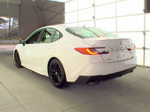 Used 2025 Toyota Camry SE FWD image 6