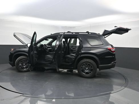 Used 2024 Honda Pilot TrailSport image 38