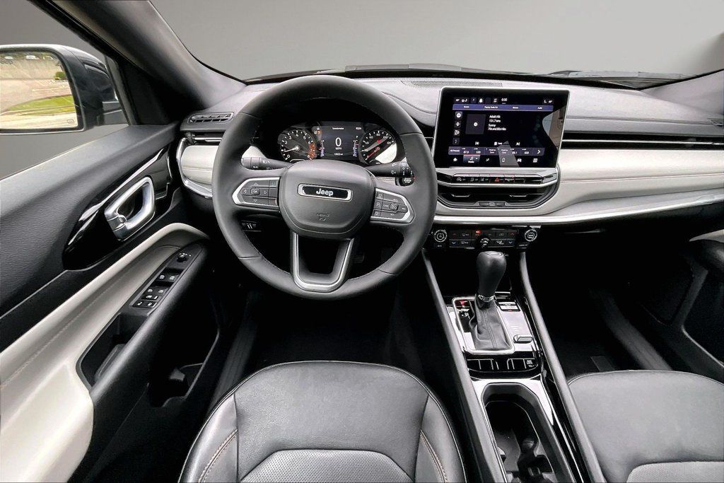 Used 2023 Jeep Compass Limited AWD/4WD image 9