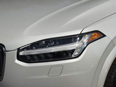 Certified 2024 Volvo XC90 B6 Plus w/ Protection Package Premier AWD/4WD image 6
