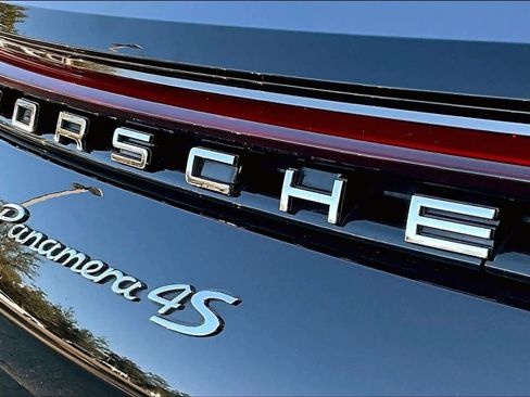 Used 2022 Porsche Panamera 4S w/ Premium Package image 30