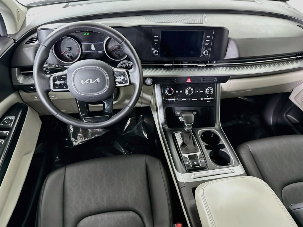 Used 2022 Kia Carnival LX FWD image 3