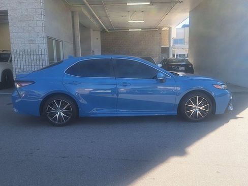Used 2024 Toyota Camry SE image 5