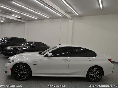 Used 2023 BMW 330e w/ M Sport Package RWD image 5