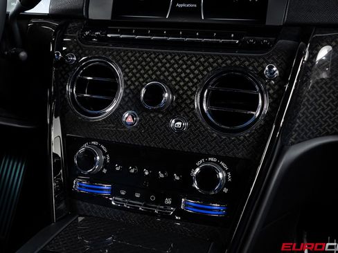 Used 2022 Rolls-Royce Cullinan Black Badge w/ Dark Exterior Package image 30