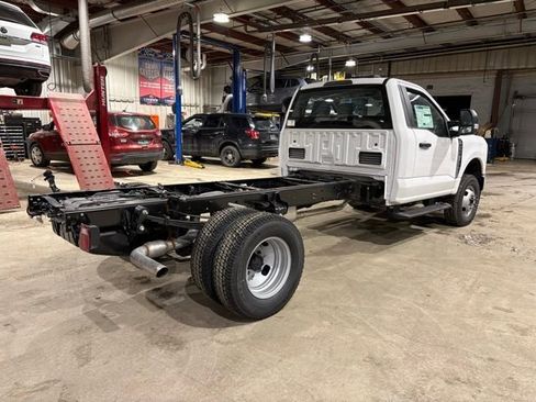 New 2026 Ford F350 XL w/ XL Chrome Package image 19