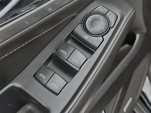 Used 2018 Chevrolet Traverse LT image 18