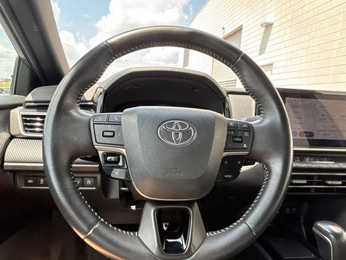 Used 2025 Toyota Camry SE FWD image 20